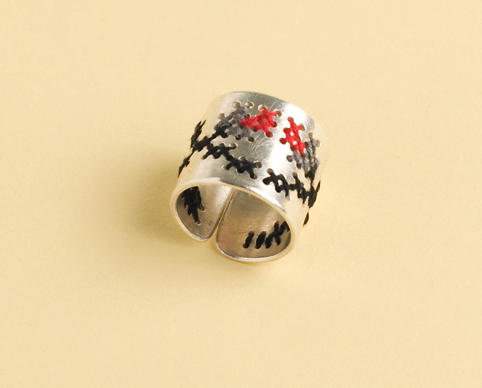 Caro Baertling_embroidred_ring_Two flowers