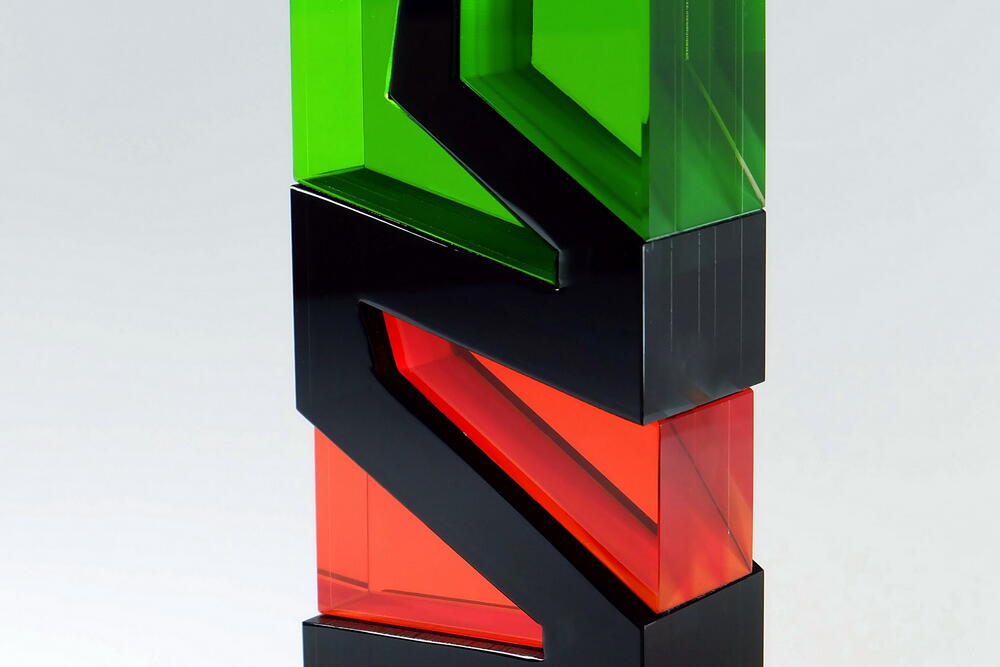 Witold Sliwinski-I Like Sweet-Sculpture on glass-10x20x5cm-2017