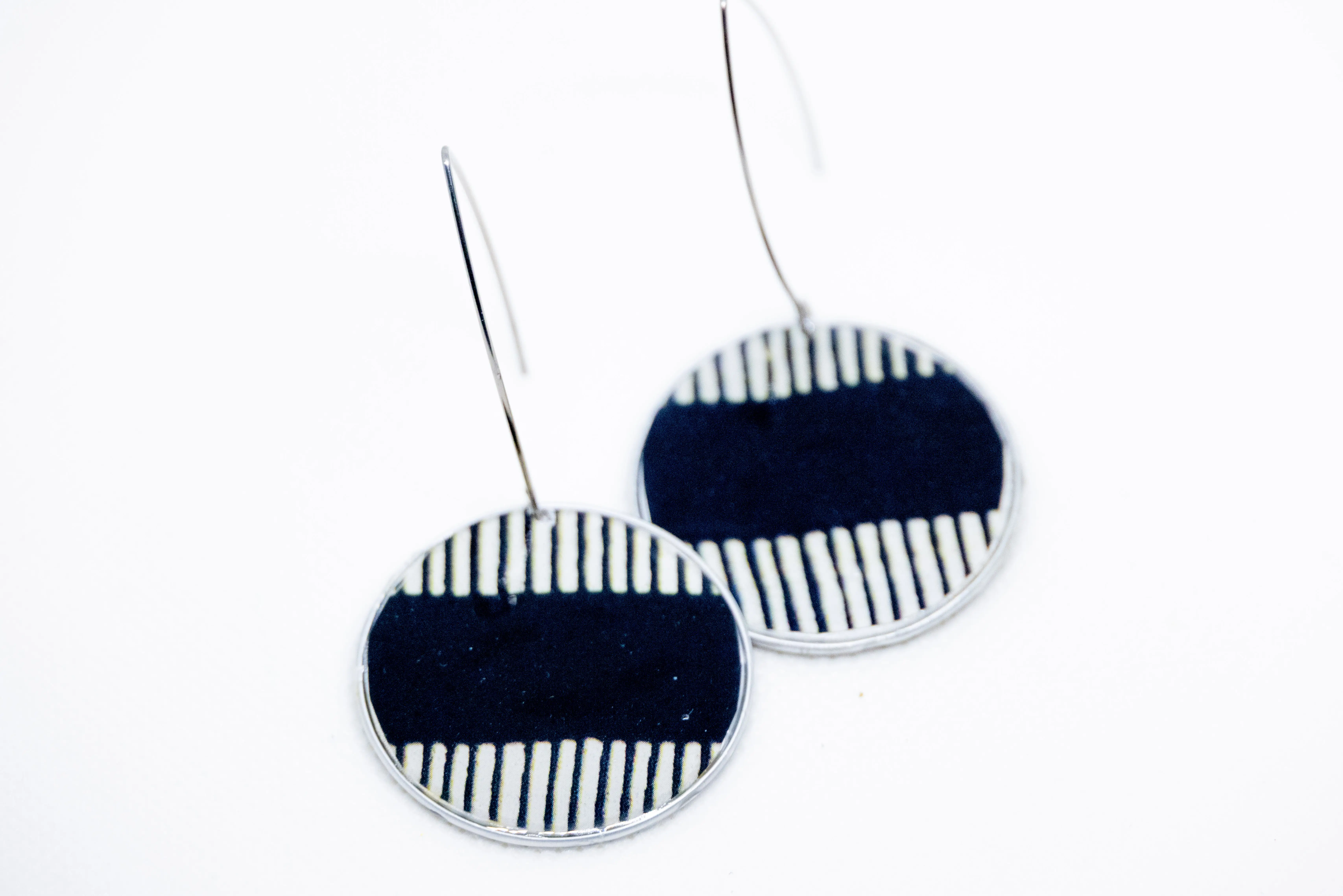 Moody_Black1_PodEarrings_9cm_$30
