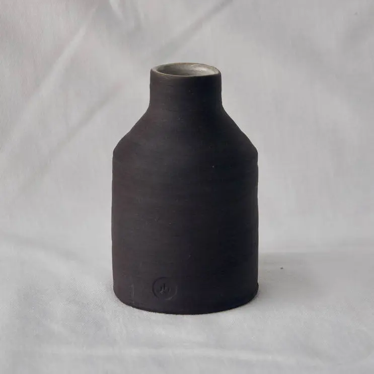 JHendy-Blk-budvase2-12-21