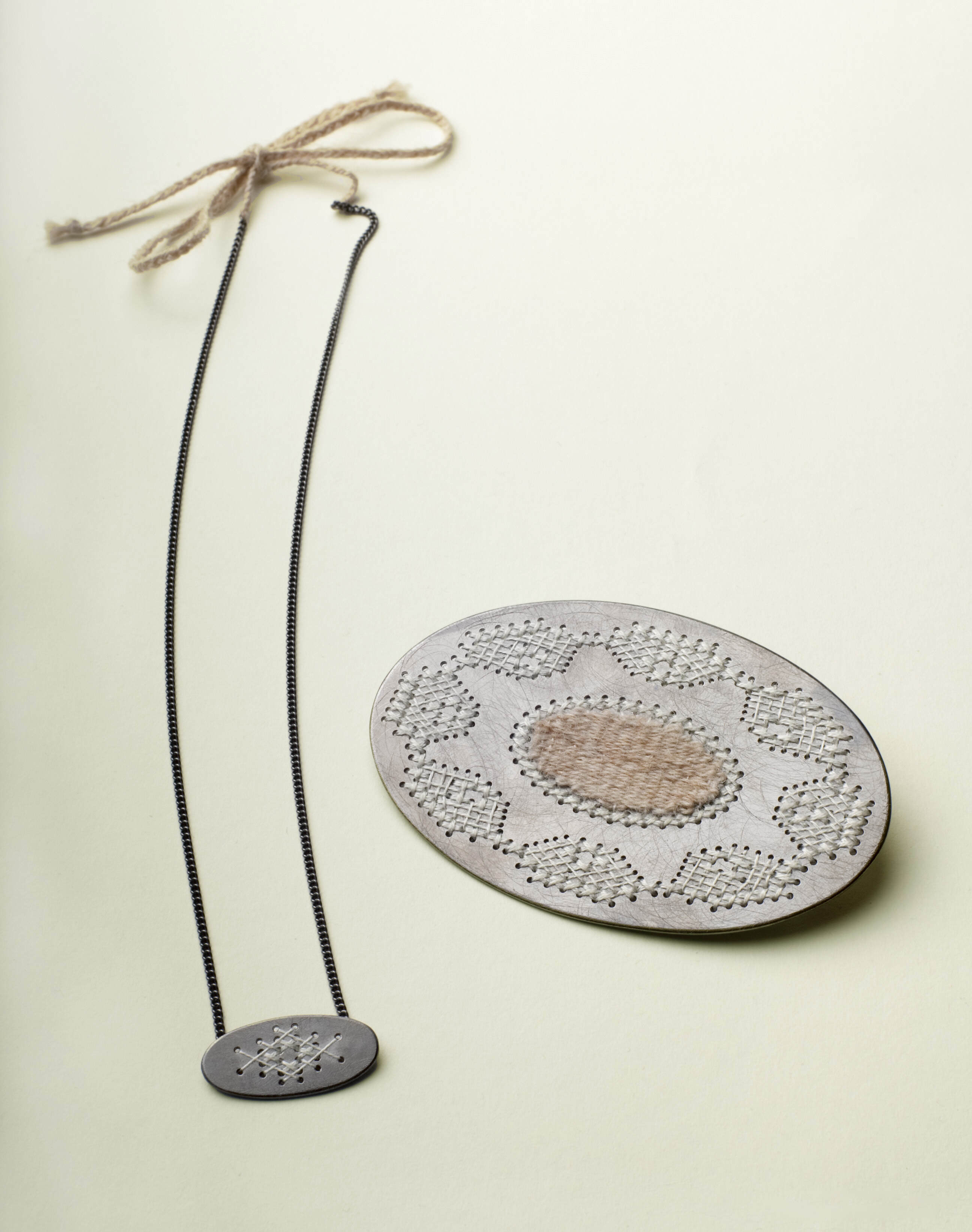 Caro Baertling_Leni_oval