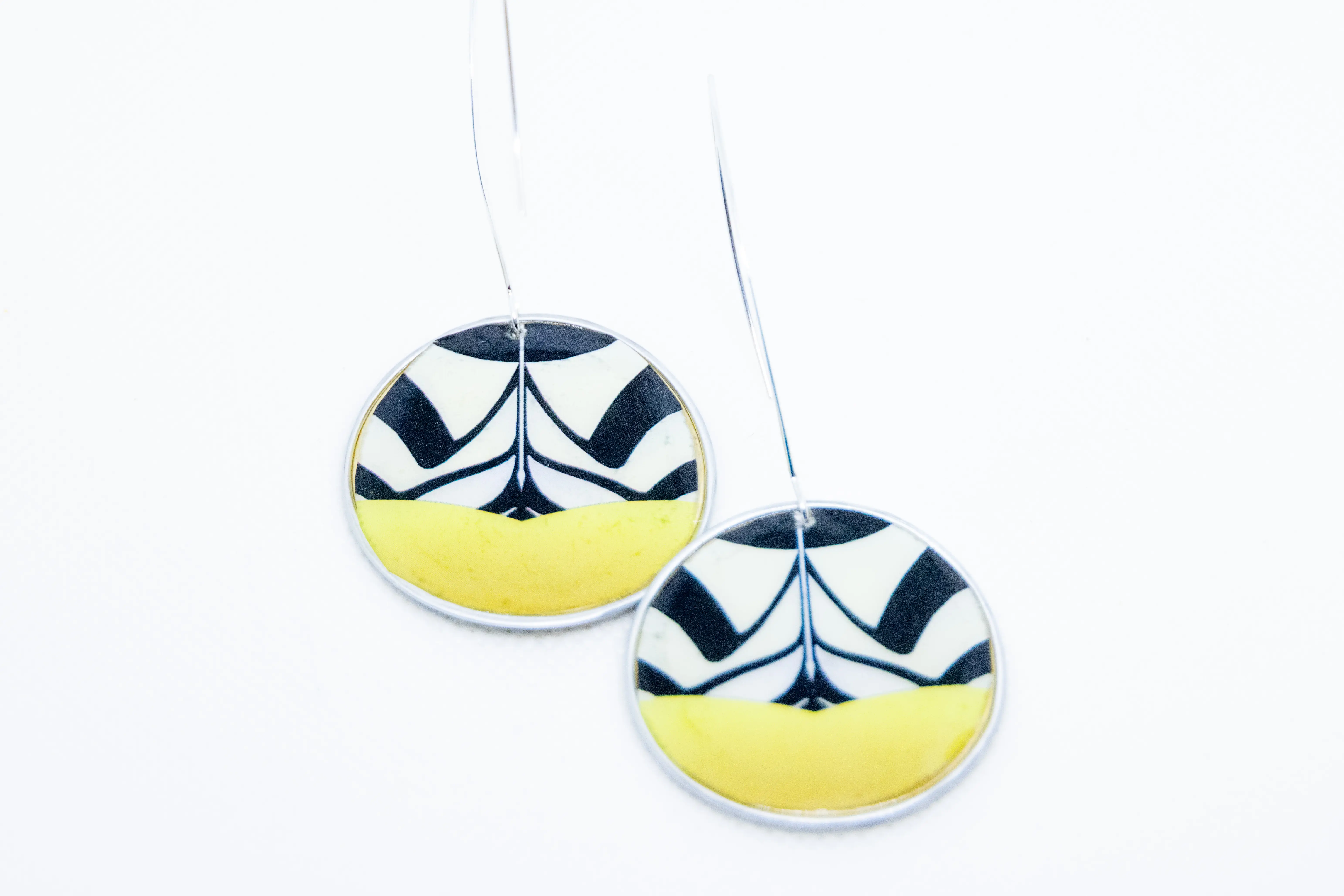 Zebra_sunrise_PodEarrings_9cm_$30